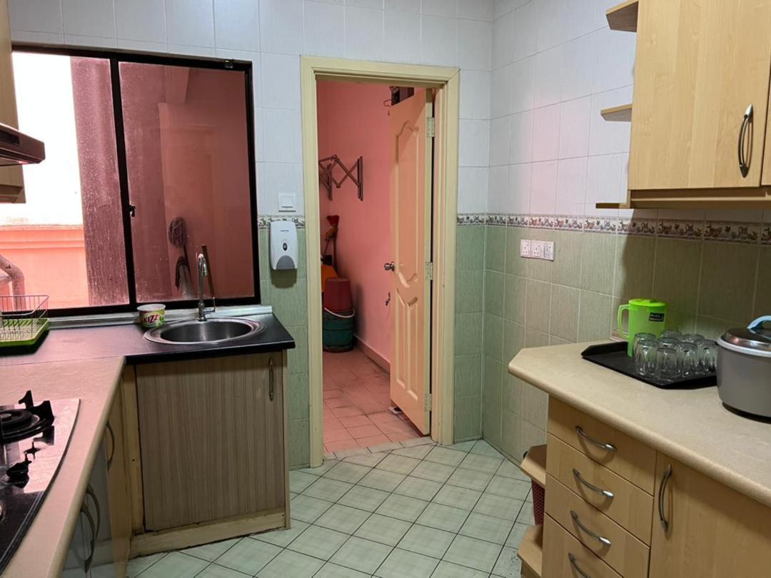 MARINA COURT VACATION HOME 3 BEDROOMS - Kota Kinabalu Bagian luar foto