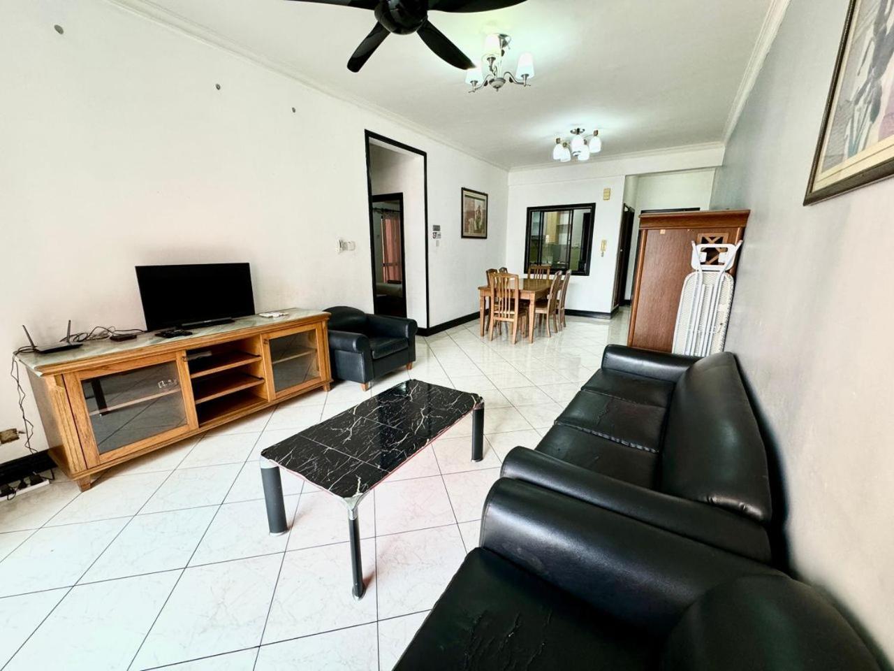 MARINA COURT VACATION HOME 3 BEDROOMS - Kota Kinabalu Bagian luar foto