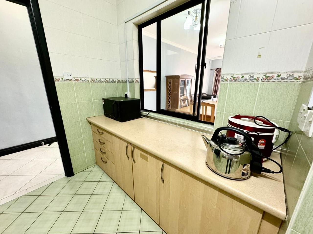 MARINA COURT VACATION HOME 3 BEDROOMS - Kota Kinabalu Bagian luar foto